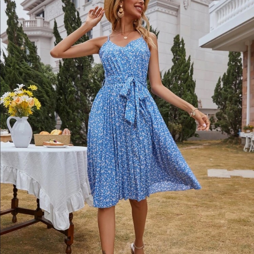 Floral print belted dress - Picture 4 of 9